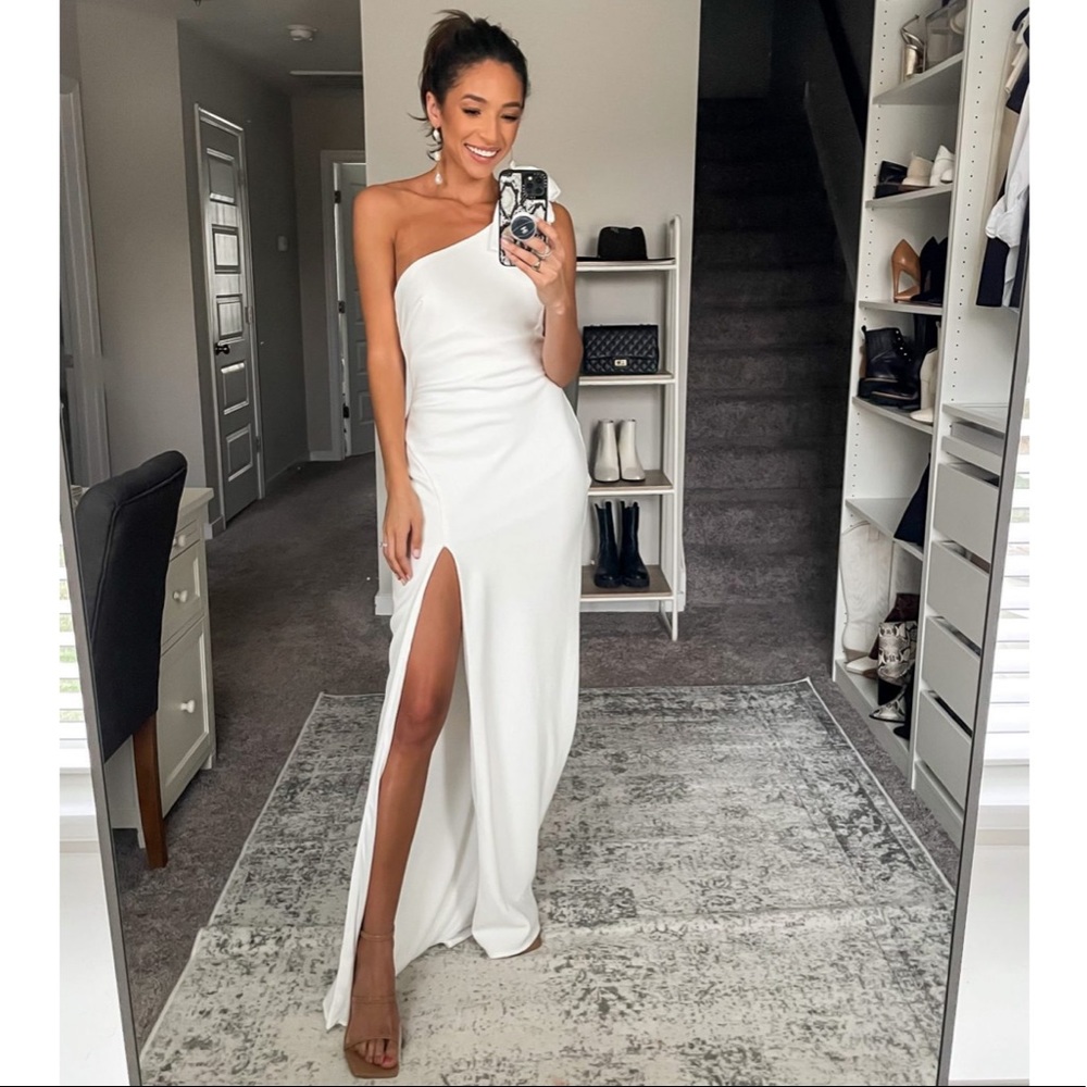 NWT-Mac Duggal One Shoulder Side Slit Gown in white-Size 2